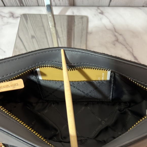 NWT Michael Kors Carmen Small Pouchette - Picture 4 of 5